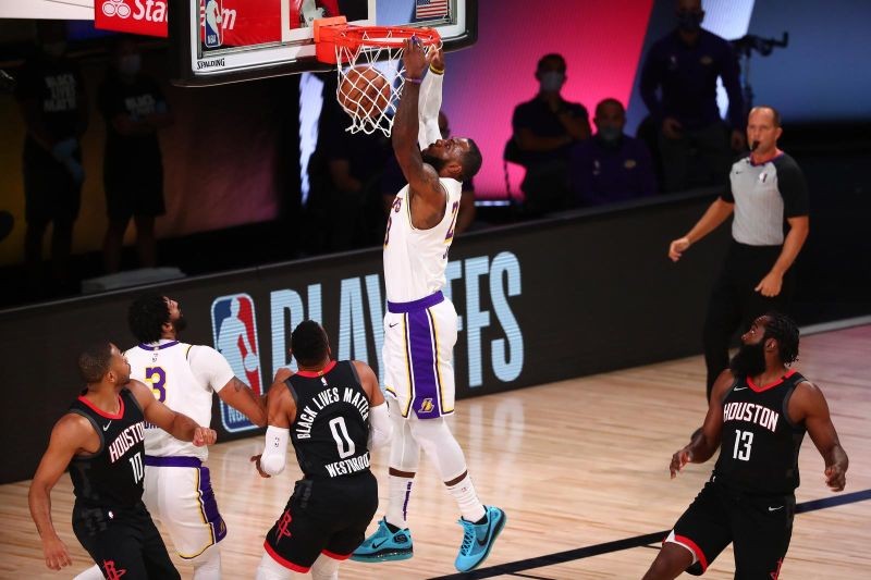 Los Angeles Lakers forward LeBron James (23) dunks the ball against the Houston Rockets in game five of the second round of the 2020 NBA Playoffs at ESPN Wide World of Sports Complex. (Credit: Kim Klement-USA TODAY Sports via Reuters)